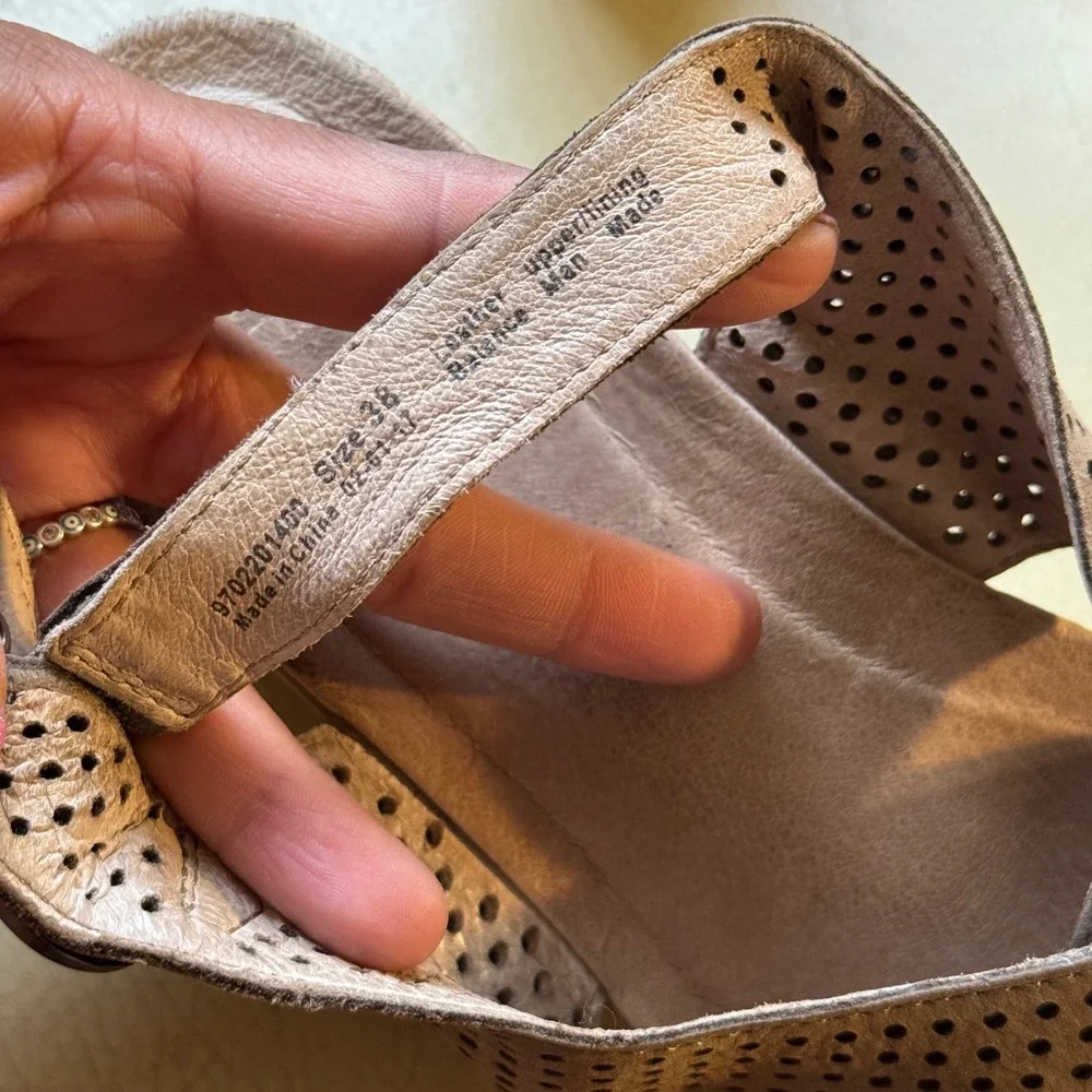 Dansko Tasha Taupe Perforated Leather Slingback Wedge Sandals Clogs‎ Womens 38